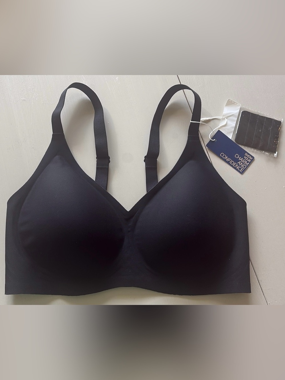 Smooth Black Seamless Wireless Bra - Women Intimates & Sleepwear Size Large